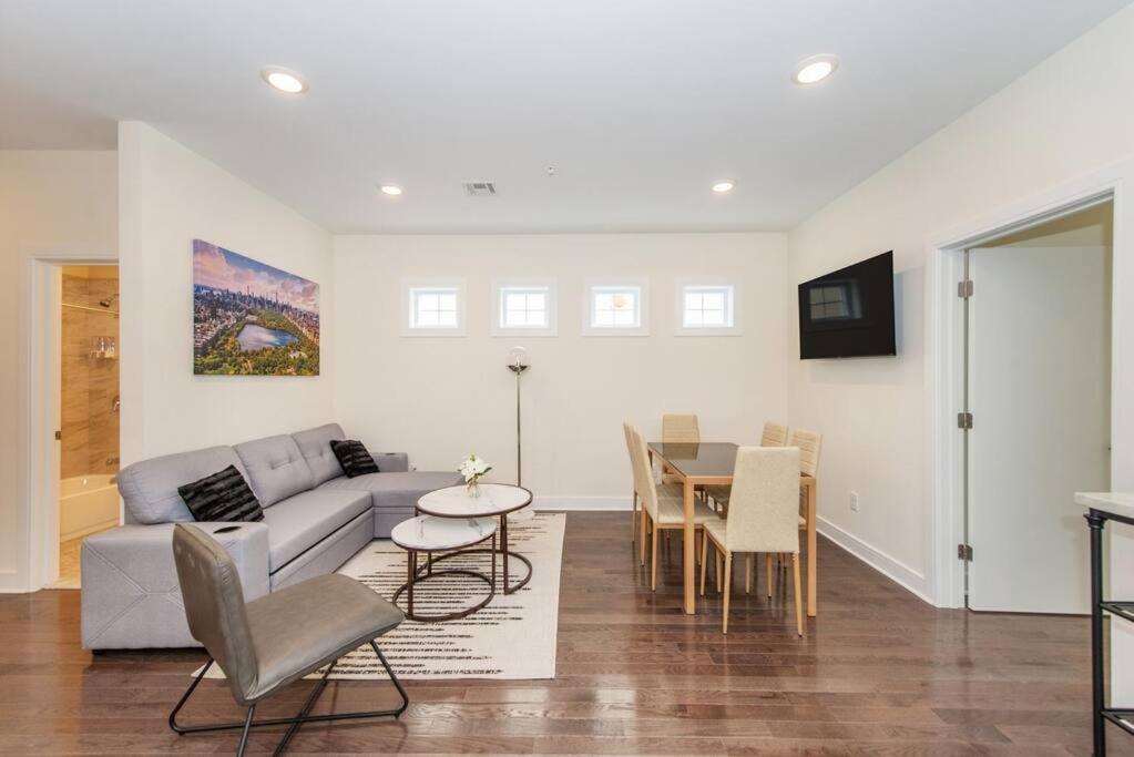 Stylish Chic Condo Nyc At Fingertips North Bergen Exterior photo