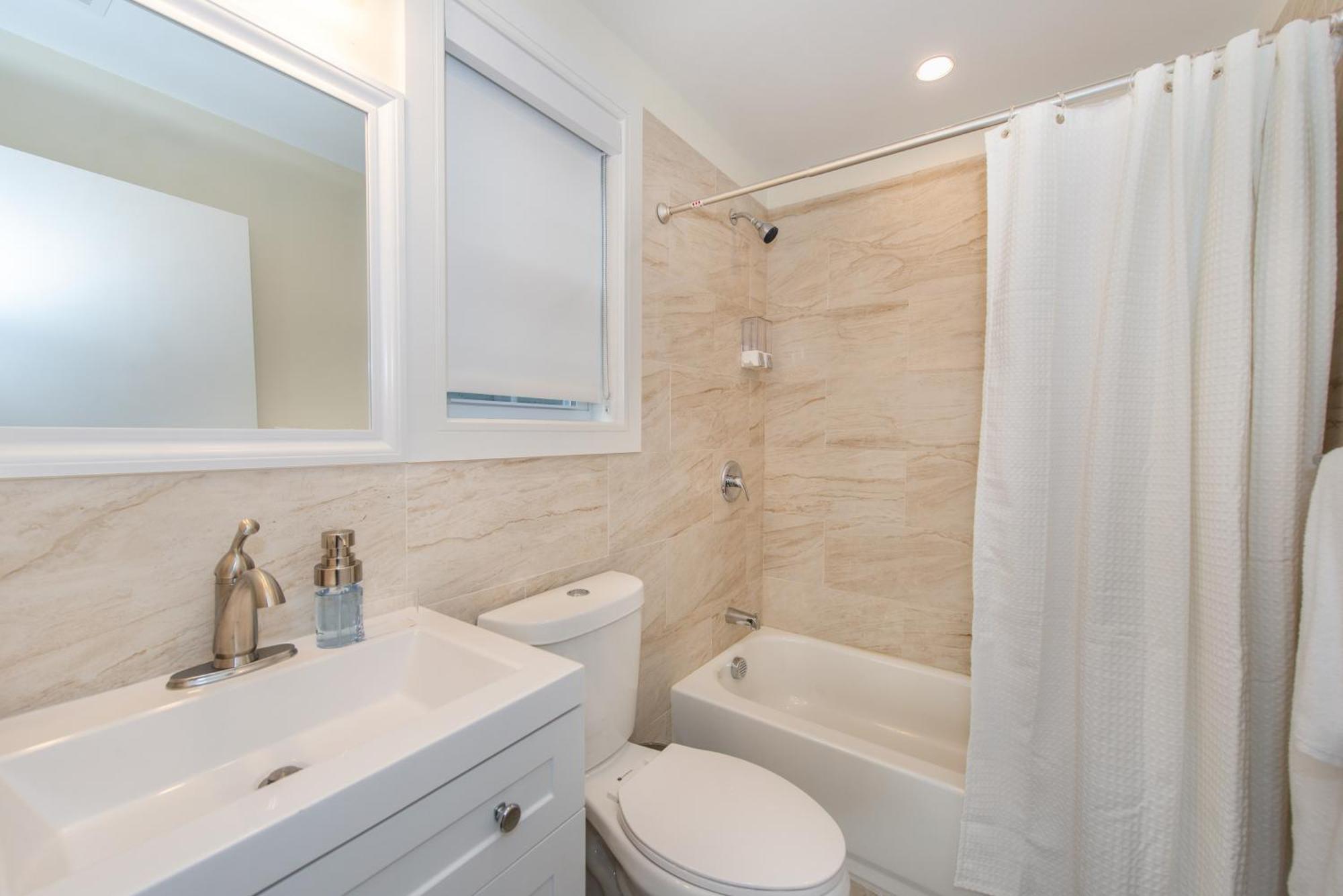 Stylish Chic Condo Nyc At Fingertips North Bergen Exterior photo
