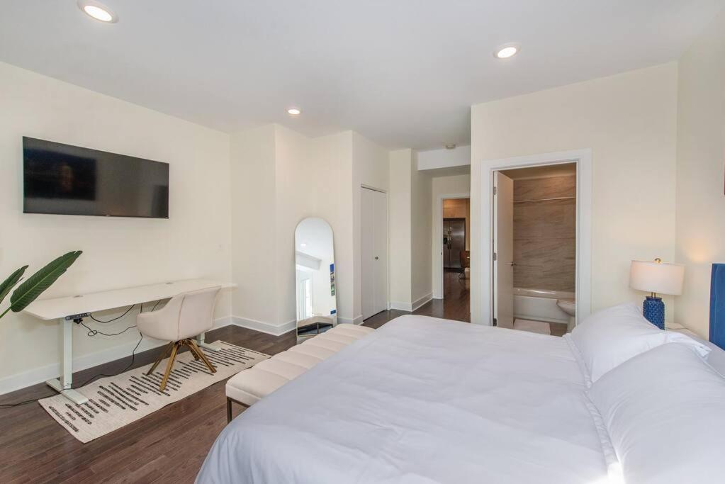 Stylish Chic Condo Nyc At Fingertips North Bergen Exterior photo