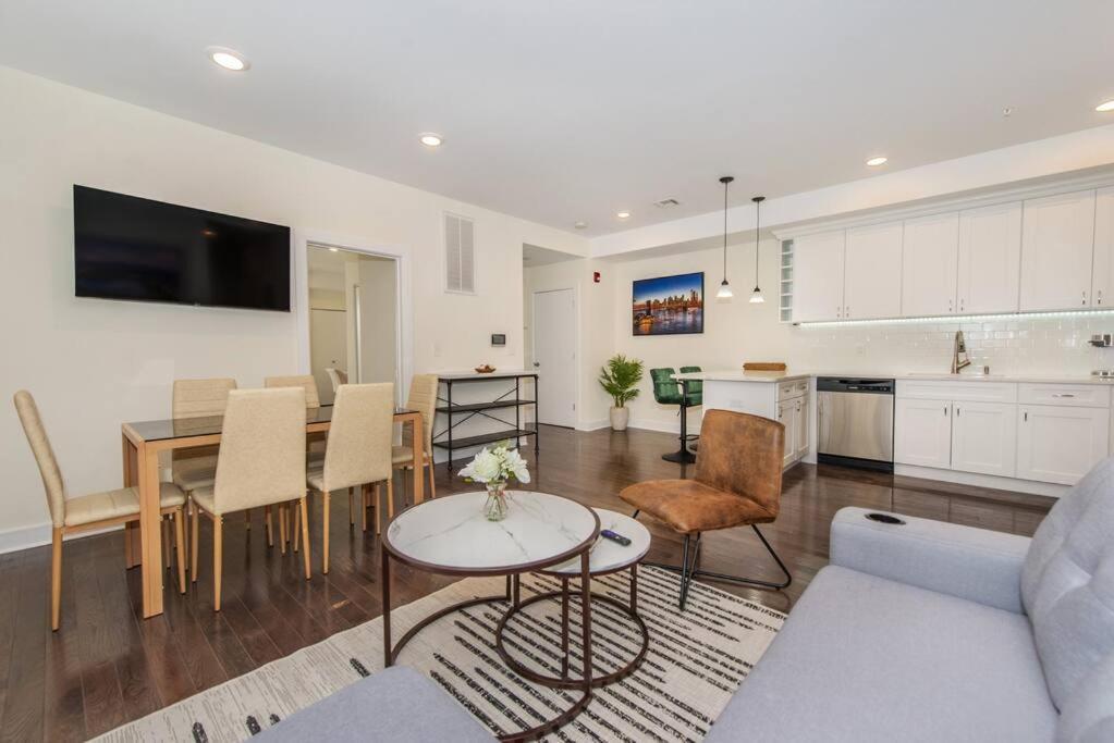 Stylish Chic Condo Nyc At Fingertips North Bergen Exterior photo