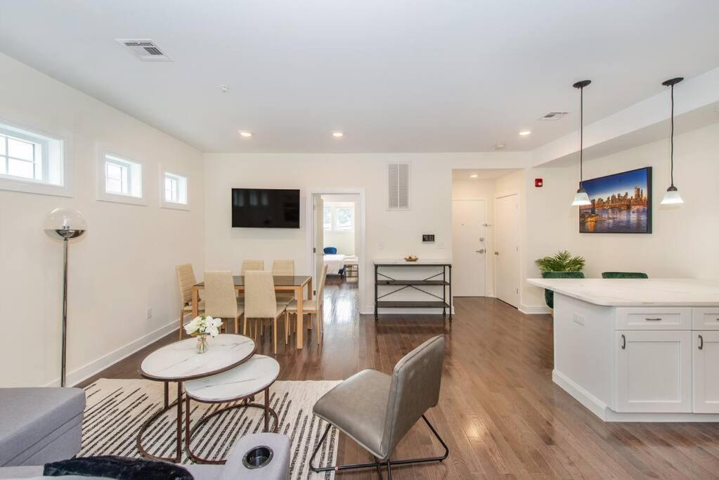 Stylish Chic Condo Nyc At Fingertips North Bergen Exterior photo